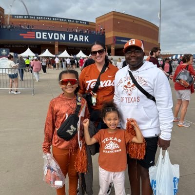 BLACK Husband,Father,Son,Brother. Texan by birth, LONGHORN ‘06🤘🏾by the grace of God. SHSU ‘11. 🎶either love me, or leave me alone🎶 #yankees #tarheels