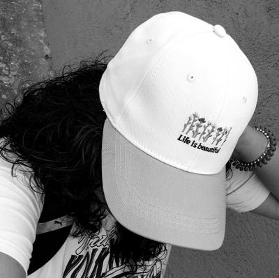 OfHouseDrian's profile picture. Yo soy una persona esencialmente arbitraria y en profundo descontrol de mi vida. //

Nacido en la tierra ♉pero hecho de fuego♌