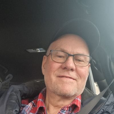 tomhe261's profile picture.