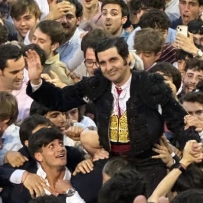 Estudiante de Periodismo, amante de los toros y del toreo lento.