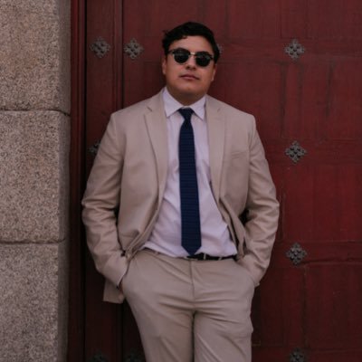 de qué color es el caballo blanco de Simón Bolívar?
