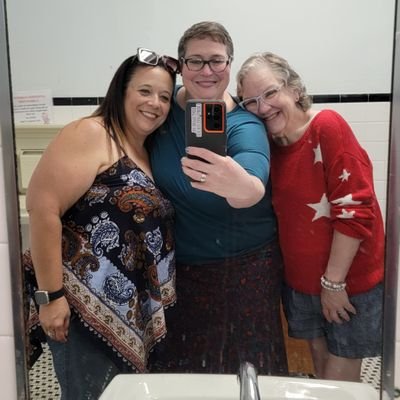Rebooting a new Twitter that is 100% positivity. About me: Nerd, Aunt, travels, coffee, SPN, podcasts, pets, and believes in the use of the Oxford comma!