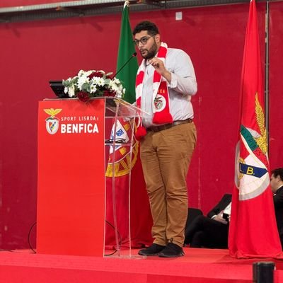 Sócio do Sport Lisboa e Benfica e do Futebol Clube Barreirense que também é Professor de História 🤓🔴⚪🦅