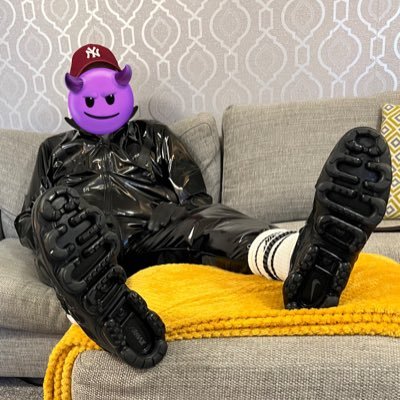 Selfish Chav Master / greedy findom. Trainer worship, piss, chastity and lots more. M + F welcome. https://t.co/pjpYOGHrzt