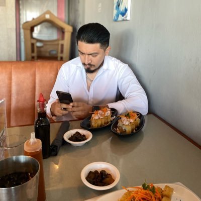 lionguemez's profile picture. Uncommon advice.