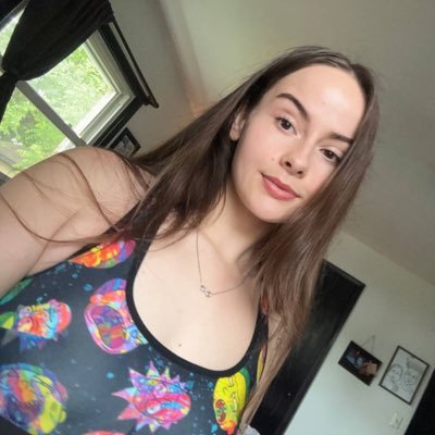 the horny girl next door ☺️ access my camera roll below!