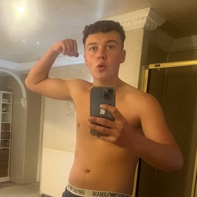 18/6’3/straight/size11/custom video’s/ calls/ cash meets/ findom master🚨Tribute-£20 /https://t.co/iyoJP2UquW