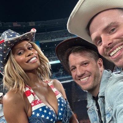 nasmirnoff's profile picture. Just living my best life going to concerts constantly! Huge Swiftie, Beyhive, and Lil Monster all wrapped into one!