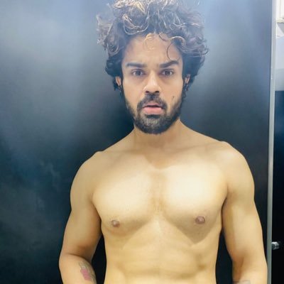 Fitness Coach | Biohacker Helping you build muscle, boost energy & optimize performance. Want to see what I eat and do daily to Biohack my age to look young 👇