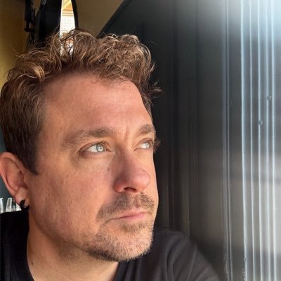 oskwitter's profile picture. Giro de guión