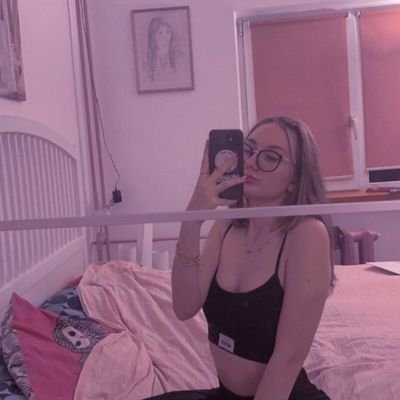 I'm Hot 🔥 and sexy waiting for you to come inside me daddy 🍆💦