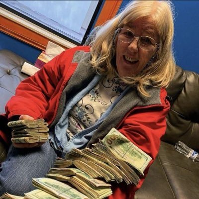 Thrilled to anounce my $754.6 million mega milions jackpot winner and am giving out $10,000 to first 450 followers that DM with MAVIS I FOLLOWED