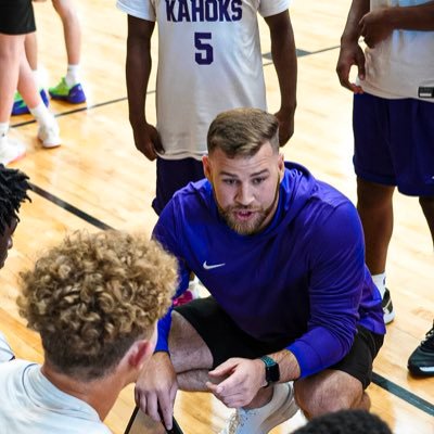 Collinsville HS Head Boys Basketball Coach & PE Teacher / @kahokmenshoops 🟣⚪️