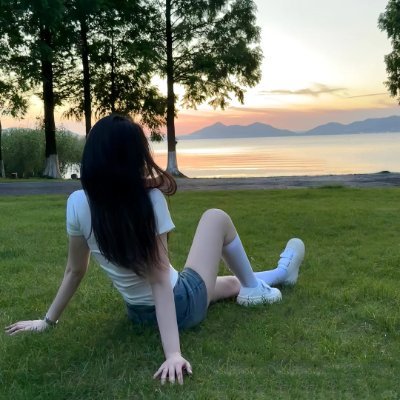 Lifri9iMalek's profile picture. Embracing every opportunity to grow and shine. 🌸 Focused on success and self-love. 💖 #Success #Empowerment 💫🚫 No Porn. No Bot.