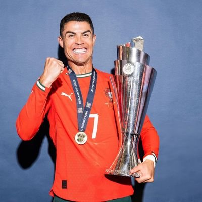 FaffortPage's profile picture. YEDHO THAPPA IRUKAEE📸❤️

#Cristiano #yuvan #surya #hanszimmer
#Batman #Luffy

MADURAI