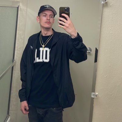 🇵🇹 🇵🇱 #LakeShow #FlyEaglesFly You asked for my hustle and I gave you my heart.