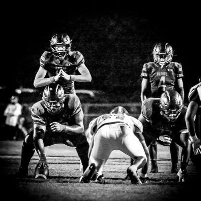 Offensive lineman (Center) 3.9GPA C/O 2026’ Lake Cormorant High🖤💚 6’2 300 Contact: 662-367-3882 Email: pays01613m@gmail.com