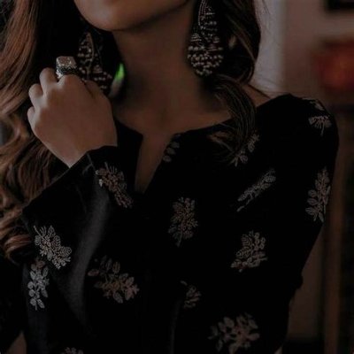 MahrukhKarlani's profile picture. Aoo Batain karain
