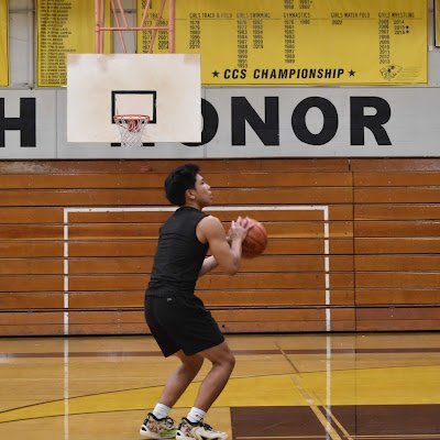 ryanguevara07's profile picture. 5’10 165 PG Terra Nova 25’ 3.66 GPA