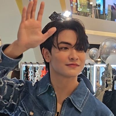 I love you my sun I hope you can smile every day☺️🫶🏻🤍☀️
@ChenRcj #จุงอาเชน #JoongArchen #จุงจุง #joongdunk #จุงดัง