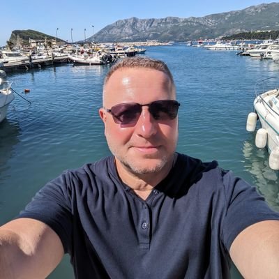 TwRossa's profile picture. Retired early and moved from the UK to Spain... life is now sun, swimming, Xbox (Rossa), beer and volunteering 3 days a week at Asoka animal rescue ❤️