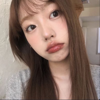 lostinviee's profile picture. 🎧 - complicated by avril lavigne 💭 ՞๑