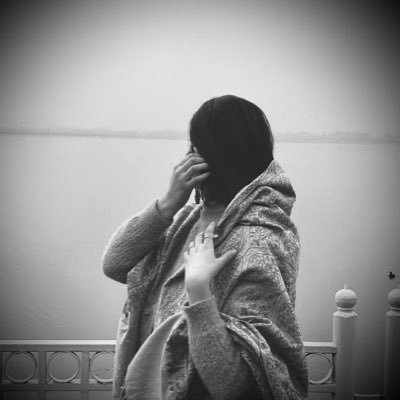 feralroots_'s profile picture. I once had a thousand desires, but in my one desire to know YOU, all else melted away 🦅 • 🎓