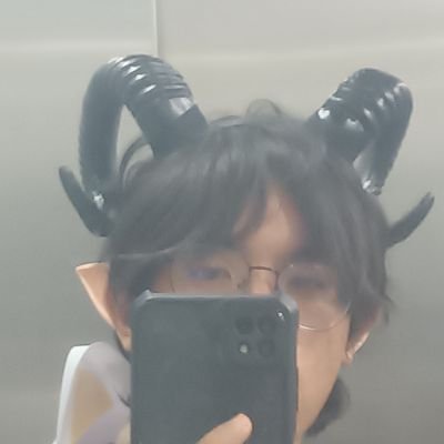 • chaotic good warlock typeshi
• he/him 🇵🇭
• Physics grad ⚛️
• Writes esports, sci-fi, fantasy, sci-tech and fanfic