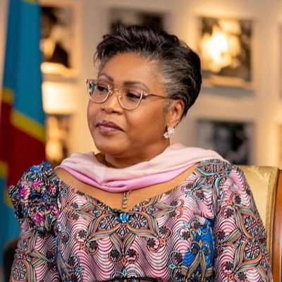 Team JST est un collectif de citoyens engagés qui soutient l’action de la Première Ministre de la RDC, Judith Suminwa Tuluka.
