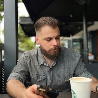 Reza__Koosha's profile picture. متعهدم به این لعنت
به شنا کردن خلاف جهت #براندازم
Multimedia journalist 
Documentary filmmaker
Political activist