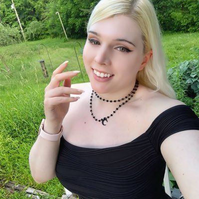 T-girl ! 💖@Amand_rae is my official account ! 💙Have I got you interested yet? You know where to find me
