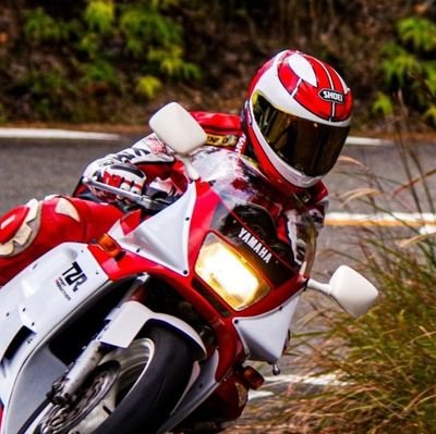 主にTZR250 3MAで峠を走っています🏍️ まったりツーリングにスカイウェイブ🛵 趣味の音楽は十代からやっているキーボードプレイヤー🎹 オンラインゲーム🎮やホビー関係🛩️、料理も好き🍝 巨摩郡はホンダという突っ込みは無しで😂