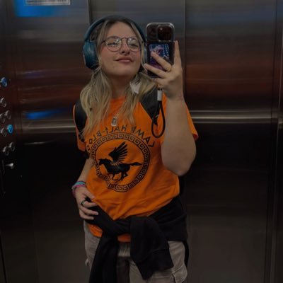 ✨️Futura best seller✨️
•Escritora desde que tengo uso de razón•
Comunicadora social y periodista