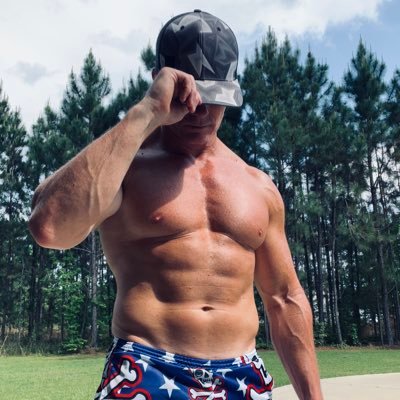Formation Skydiving Competitor with Team USA. Retired Army Veteran. Current and 10x World/World level Champion. Cartoonist, Podcast host, DJ