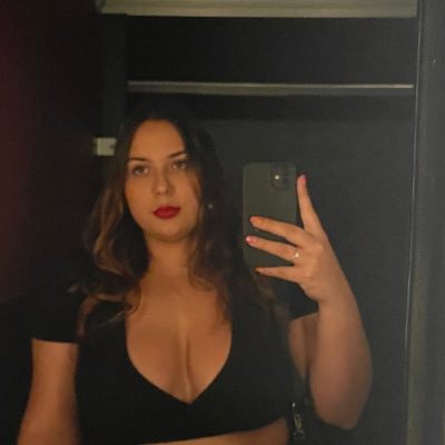 AllyLopez_'s profile picture. exist loudly & love abundantly