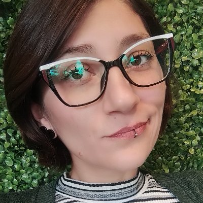 Alternando entre o caos e a desgraça, na cabeça e na vida. 
Borderline
Pansexual 
Gender fluid

🖖🏻