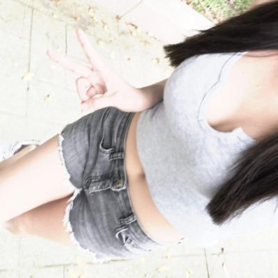 目前單身暂時不太想交往,尋找一個很舒服的關係有時候可以像情侶一樣相處 有時候互不打擾彼此生活。喜歡這種微妙的關係