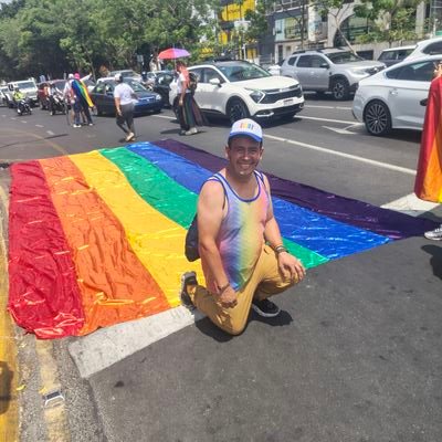 soy gay me gusta dibujar y ir pistiar y ir cine y otras cosas soy trabajador