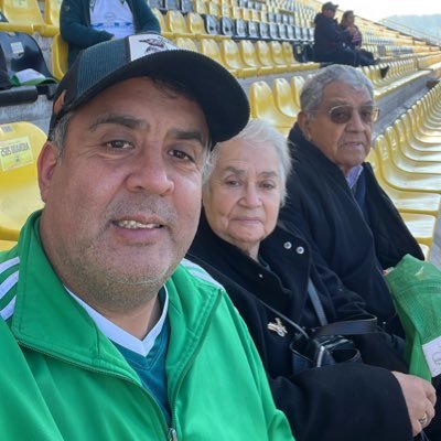 Hincha fanático de Santiago Wanderers y me las doy de rockero. De repente saco una que otra historia