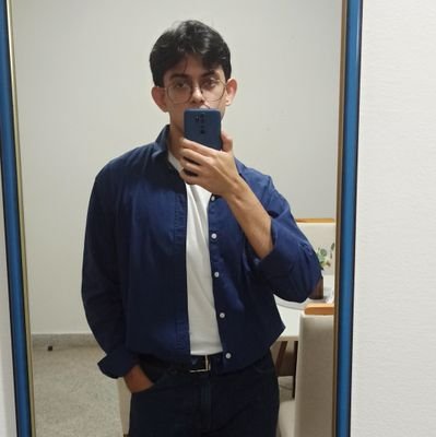 A veces viviendo, a veces sobreviviendo ||
Engineer