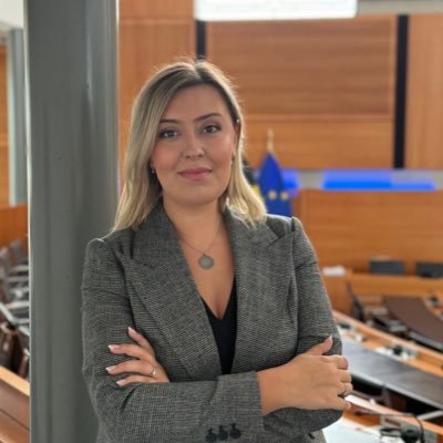 Députée PS Parlement Bruxellois et #FWB 🌹 - Cheffe de groupe à Jette - Féministe Intersectionelle | Militante @PSofficiel ; membre du BP -