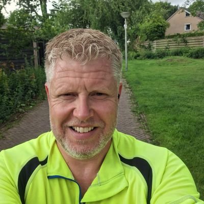 Trotse vader van Bram, Getrouwd met mijn moppie Renate.
Monteur/Voorman Montage bij HTM PSM in Hengelo.
en bovenal een genieter van het leven
