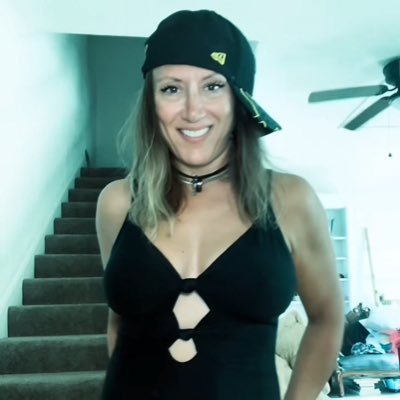 Fun content creator! https://t.co/PJLpe8nZHU and https://t.co/c8zuQm5okg