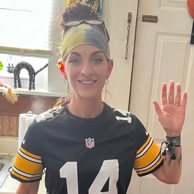 Just here to laugh #Herewego 💛🖤KJ20 ❤️Ramsey 🐐❤️ raised in Ohio but a yinzer for life