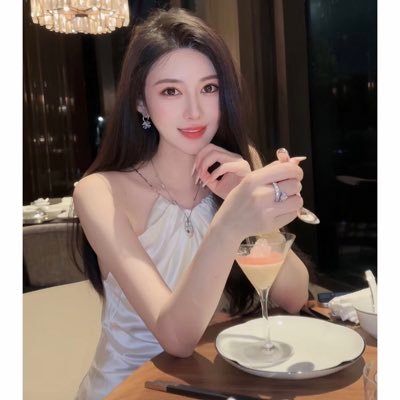 Likexin1995coco's profile picture. In the torrent of time, we will always grow up.