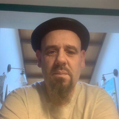 Mr @emsbarlow and proper part-time Rovers supporter.Also manager & Twitter/Facebook admin for @ncharlesbookies.All views are my own though.