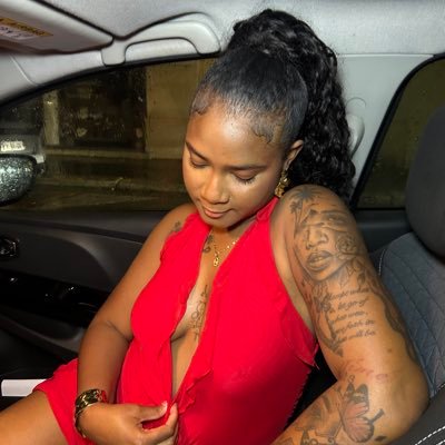 Christivv_'s profile picture. 