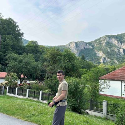 draganvuko's profile picture.