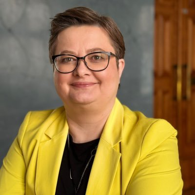 @Nowoczesna Posłanka • Klub Koalicji Obywatelskiej • dr matematyki. Sekretarz Stanu (Wiceministra) Ministerstwa Edukacji Narodowej.
