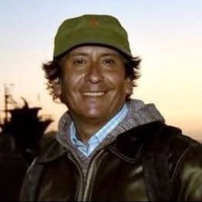 Periodista. Tauro. Militante Comunista. Bielsista. Zurdo...literalmente, de pie y mano. ¡¡Fin al genocidio en Palestina!! Escribo cuando tú duermes. Rock.